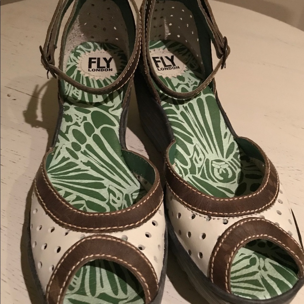 London Fly White Leather Wedge Sandals